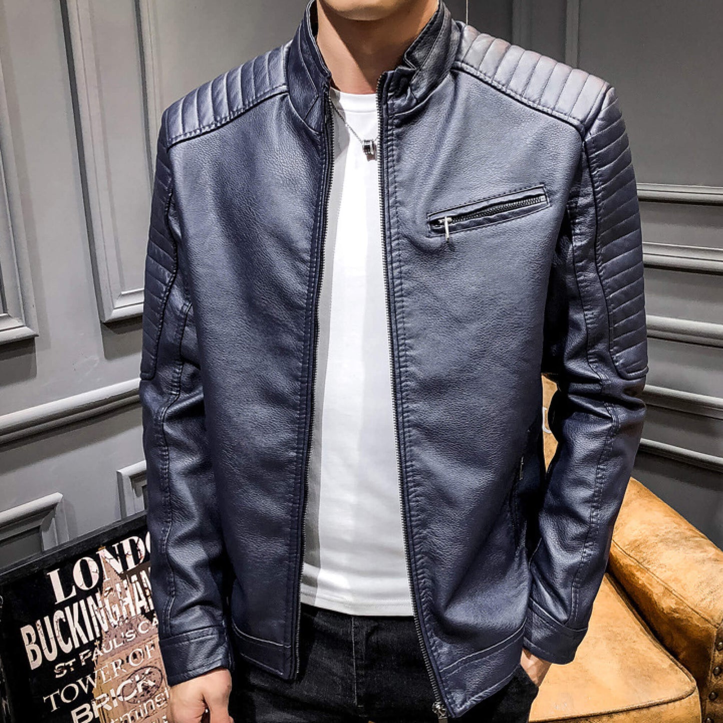 Distinguierte Winter-Eleganz: Der Slim-Fit Lederblazer in Perfektion
